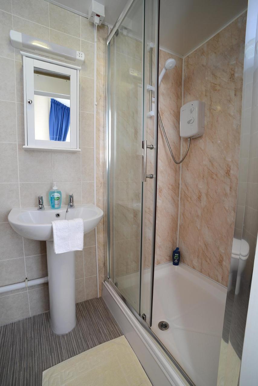 Lynmoore Guest house 2*